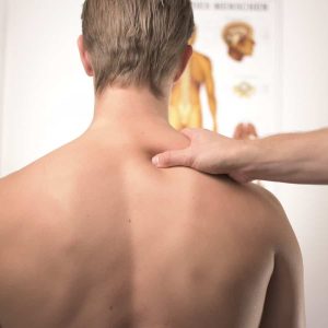 Therapie manuelle pendant une consultation ostéopathique